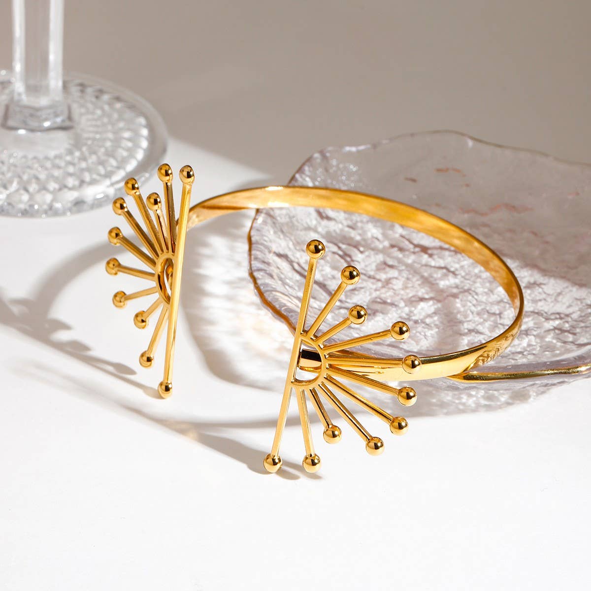 BOLD 18K GOLD FLOWER CUFF BRACELET NO FADE_CWAJE4756