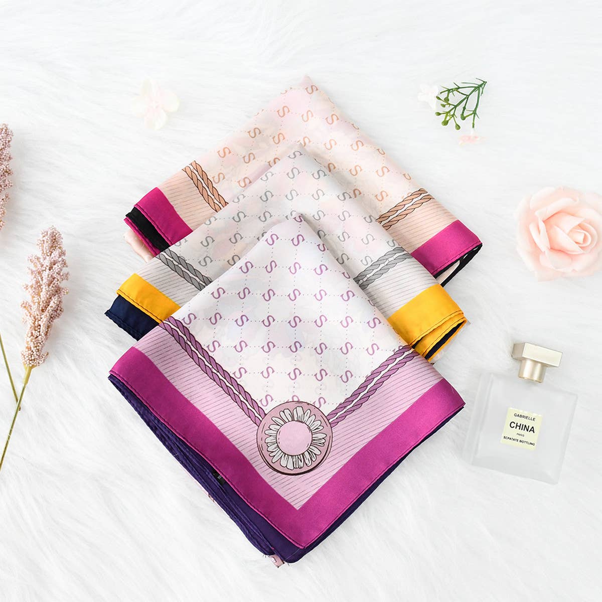 ARRIVAL ENGLISH LETTER FLOWER SQUARE SCARF_CWASC1169