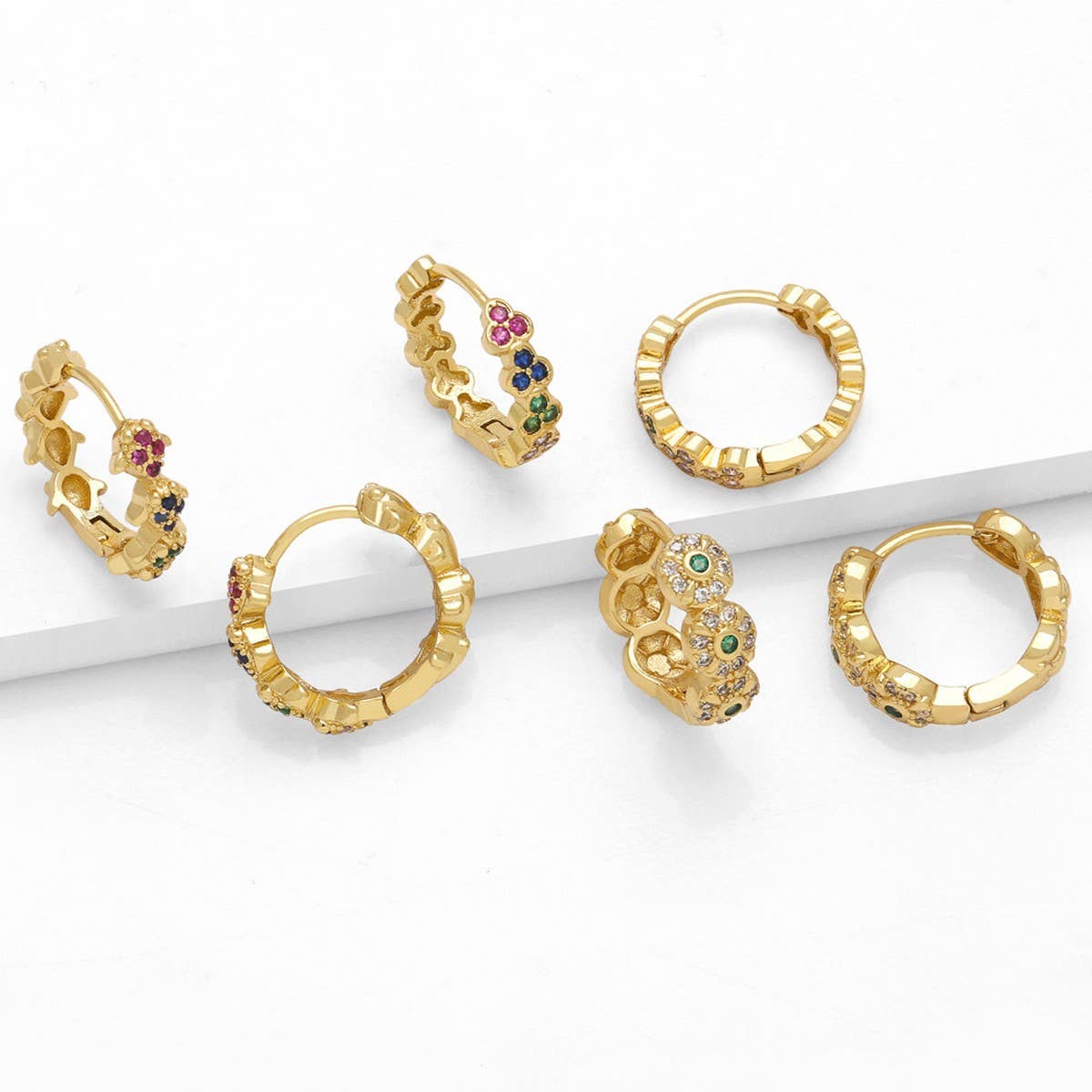 ROUND INLAID ZIRCON GOLD PLATED EARRINGS_CWAJE1030