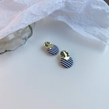 RETRO BLACK AND WHITE STRIPED ROUND EARRINGS_CWAJE2182