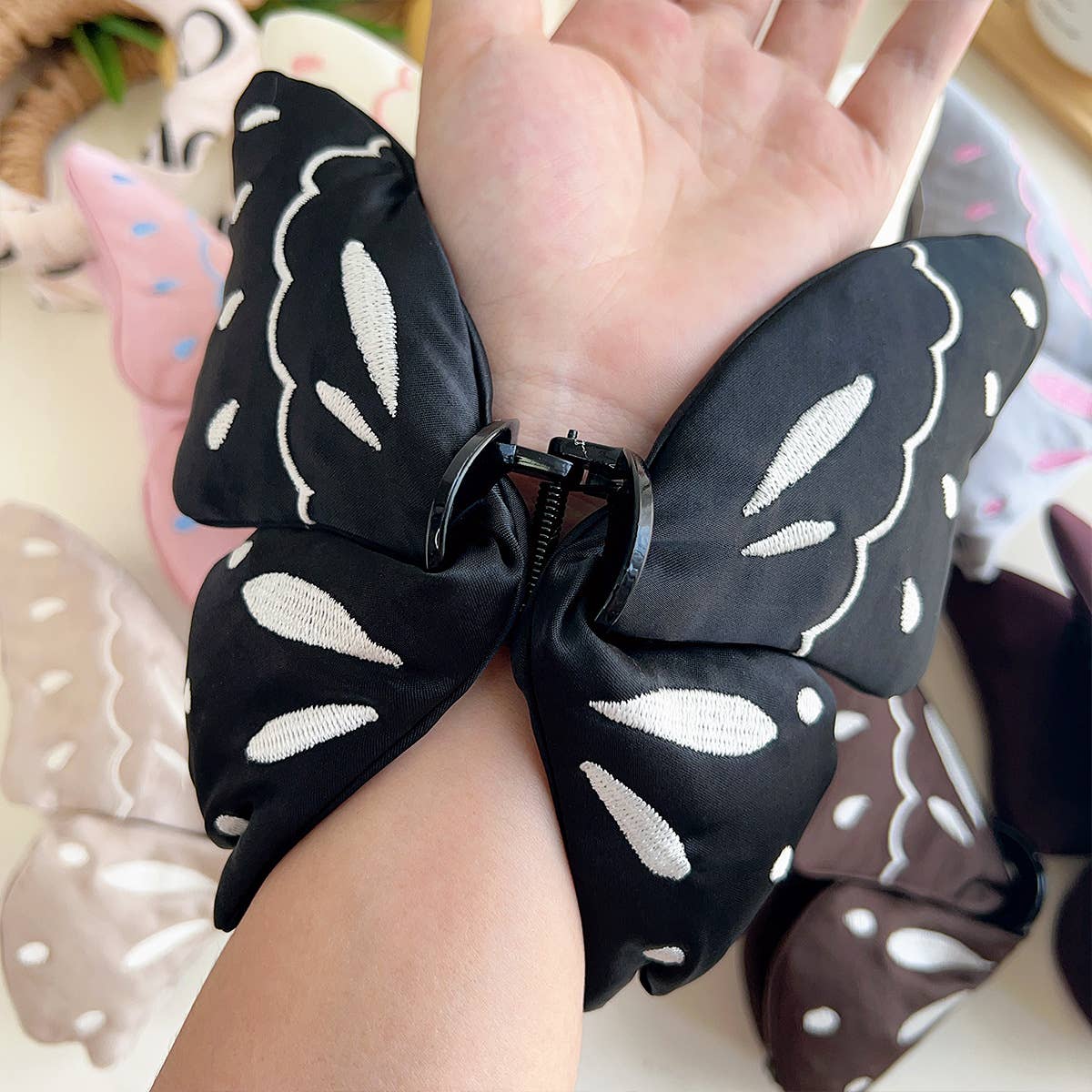 Sweet Butterfly Hair Claw Clip Fashion Accessory_Cwaha07372