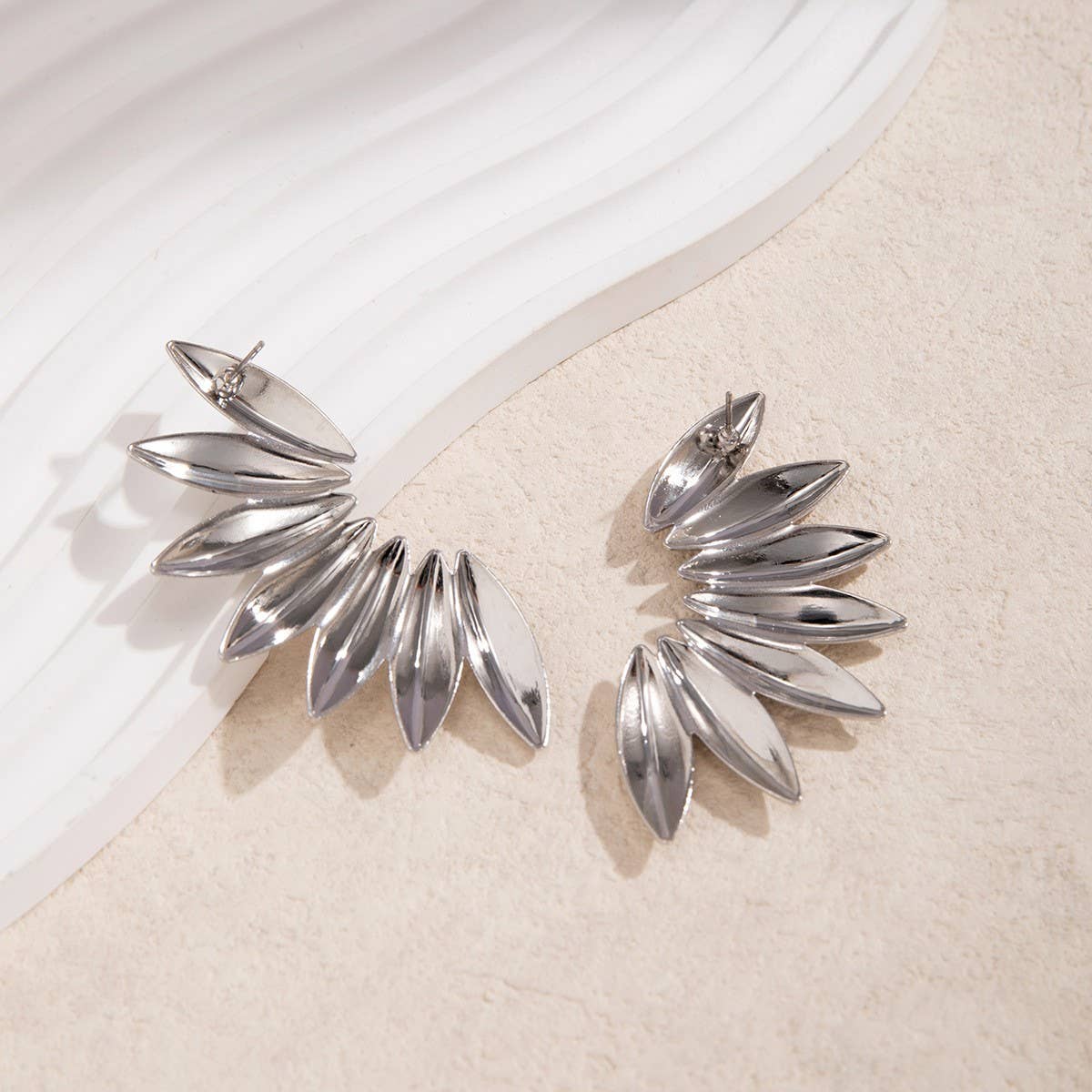 PUNK STYLE MINIMALIST FAN SHAPED BURR EARRINGS_CWAJE1154