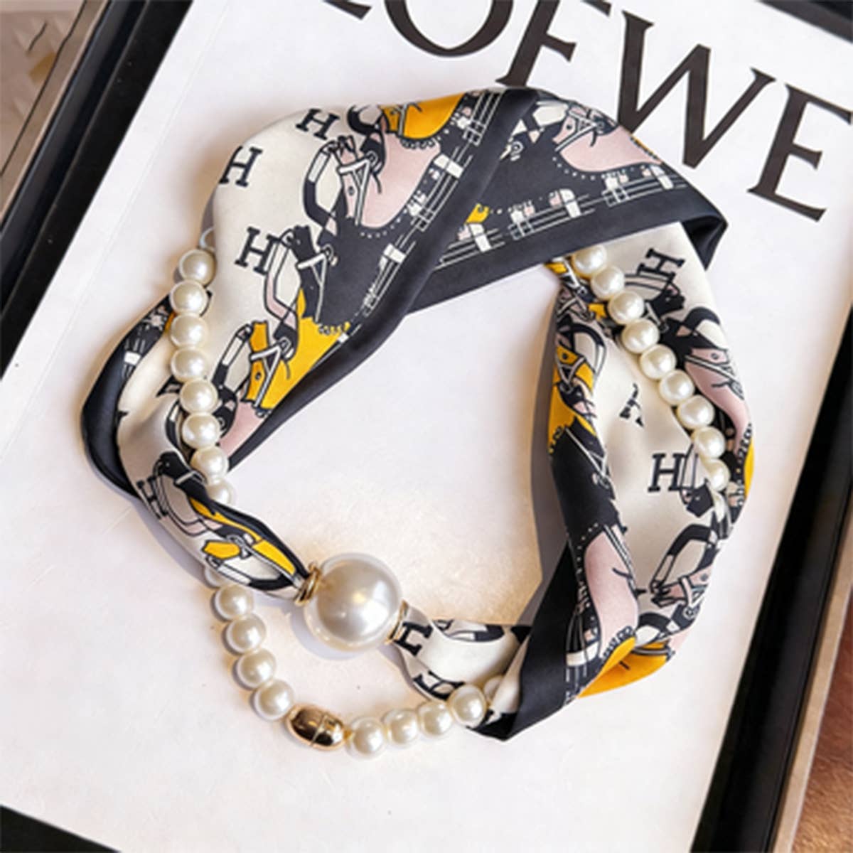 Pearl Magnetic Skinny Silk Neck Scarf_Cwasc03938