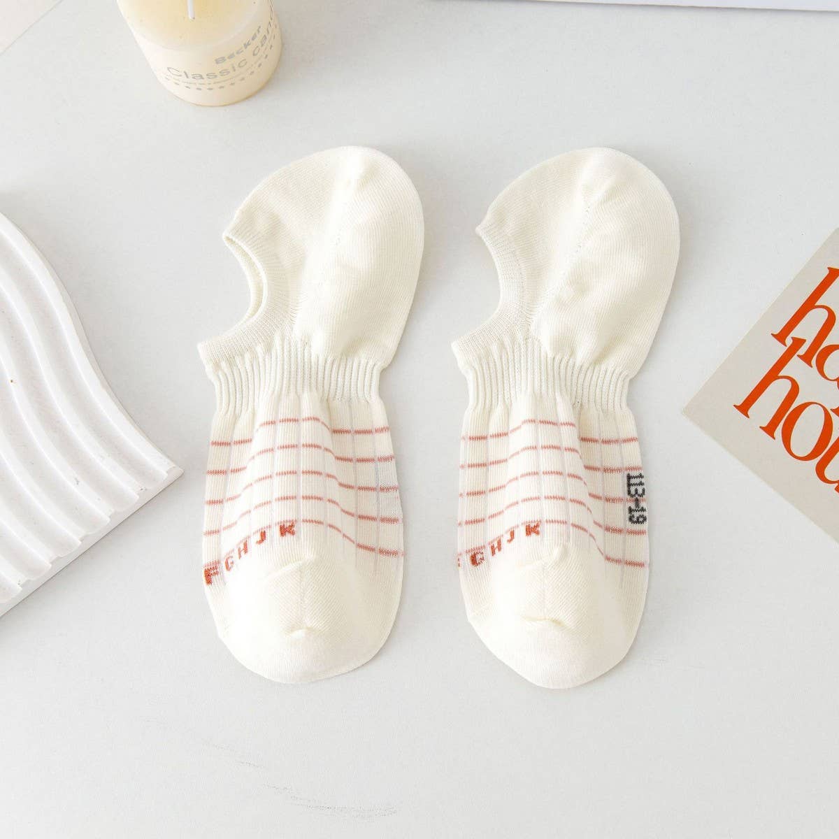 White Striped Waist Wicking Hidden Socks_Cwms0947