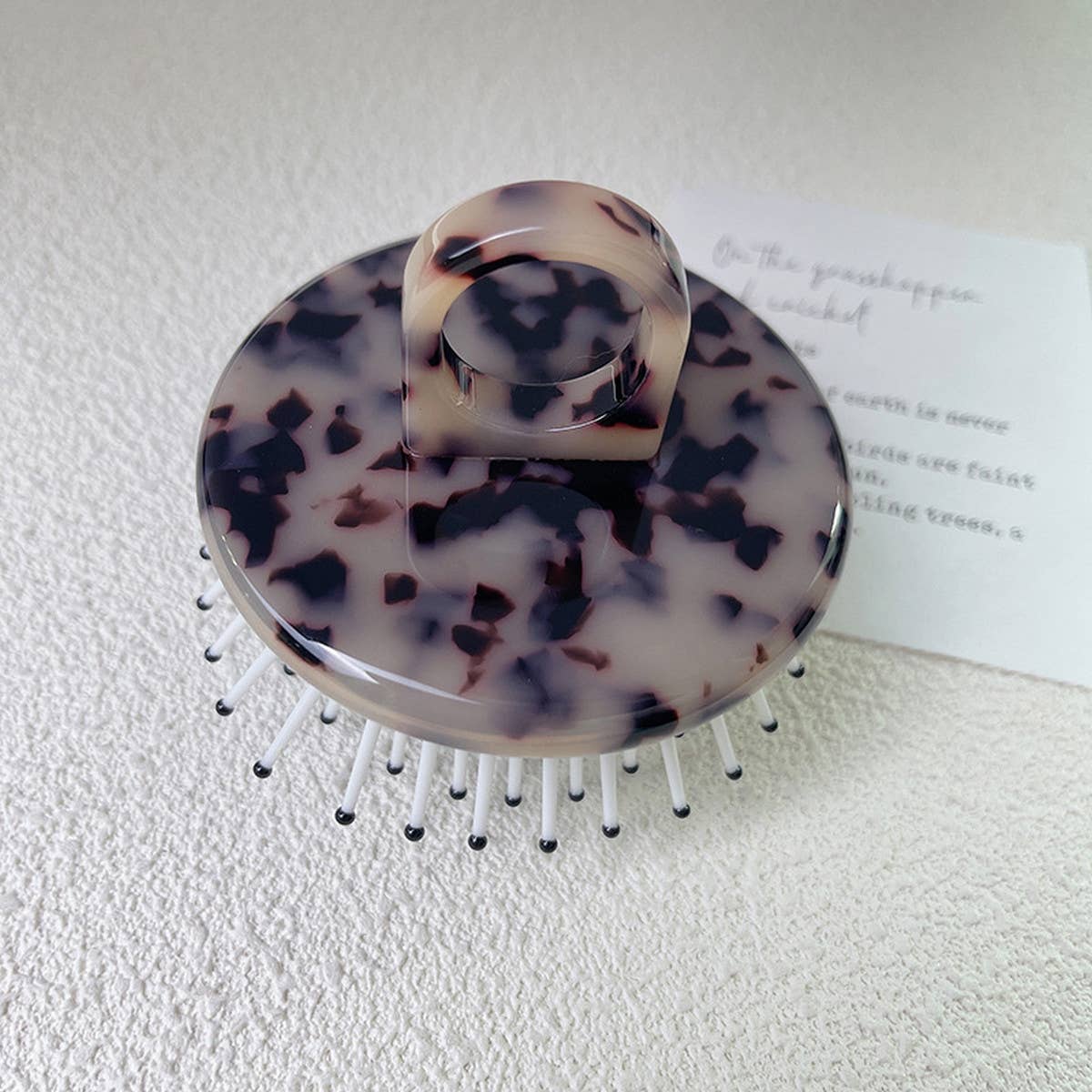 SIMPLE AND PORTABLE MASSAGE COMB_CWMM1083