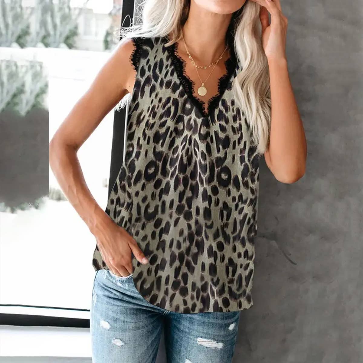 V-Neck Eyelash Lace Sleeveless Print Top