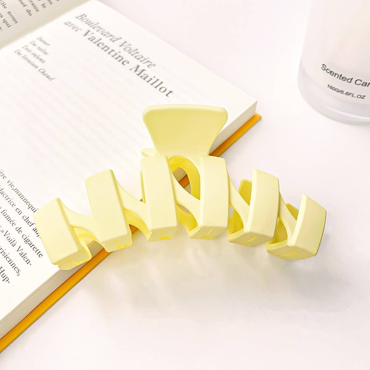 CREAM WAVE HAIR CLAW CHIC SHARK CLIP FOR WOMEN_CWAHA1586