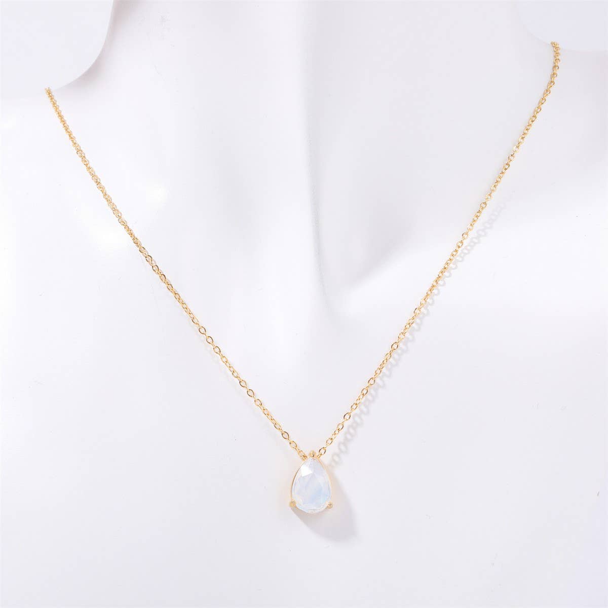 TEARDROP ZIRCON DECEMBER BIRTHSTONE NECKLACE_CWMM5534