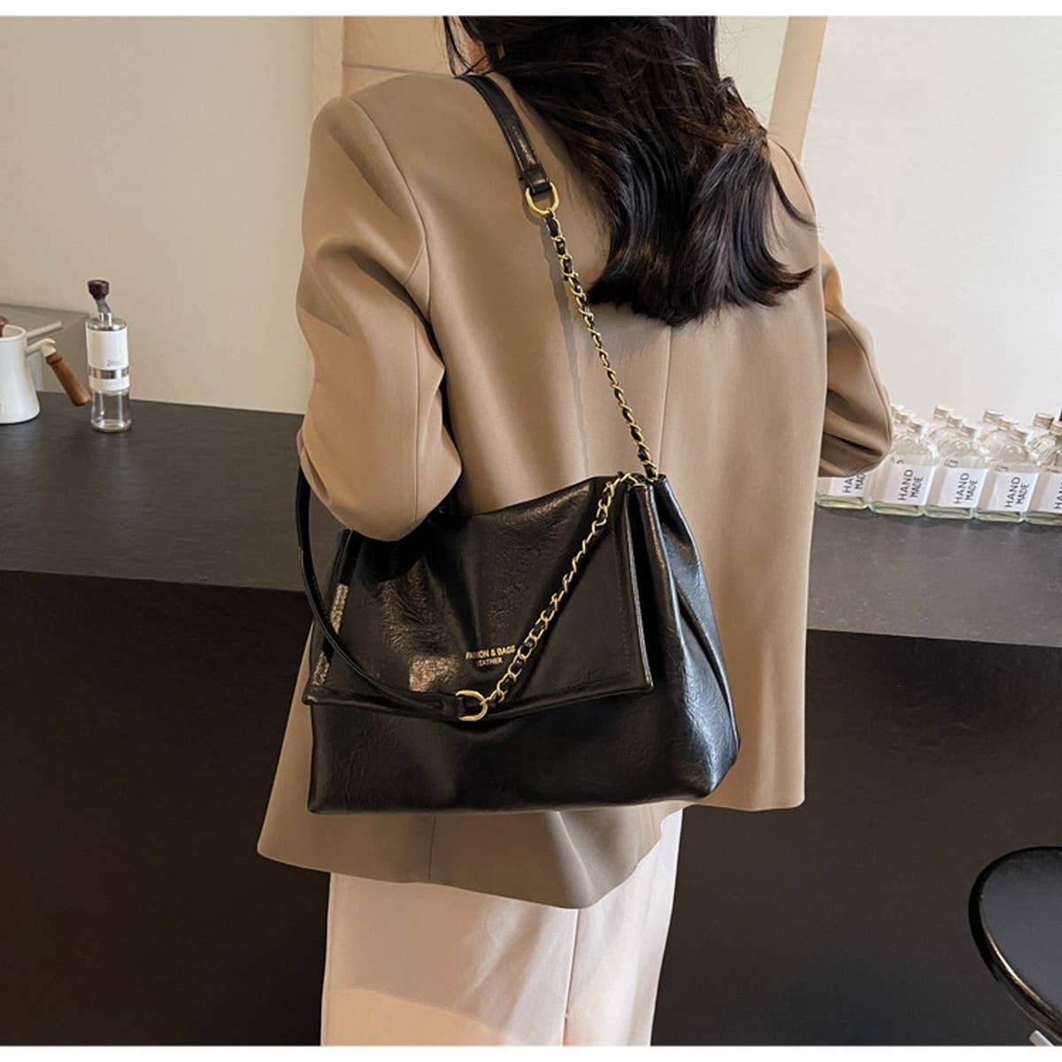 FASHIONABLE AND SIMPLE CASUAL MESSENGER BAG_CWAB3280