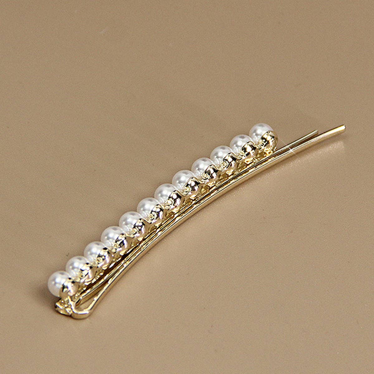 A PAIR OF ELEGANT PEARL AND RHINESTONE HAIR PIN_CWAHA1232