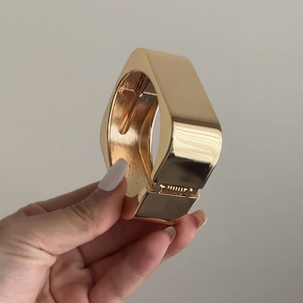 FASHIONABLE AND STYLISH SQUARE ALLOY BRACELET_CWMM3122