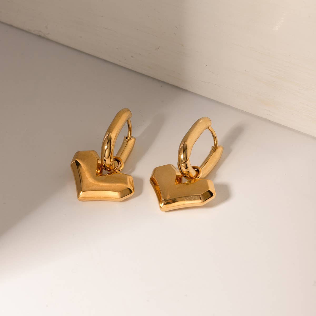 SIMPLE LOVE SHAPED PENDANT EARRINGS JEWELRY_CWAHA0896