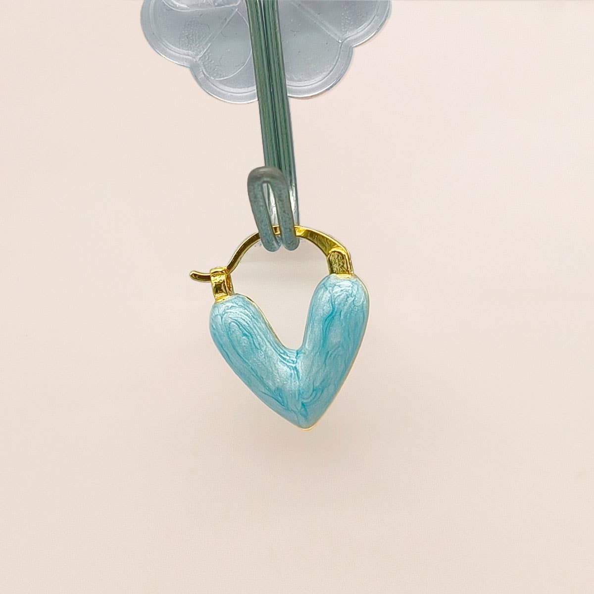 HEART DECOR HOOP EARRINGS_CWAJE0458