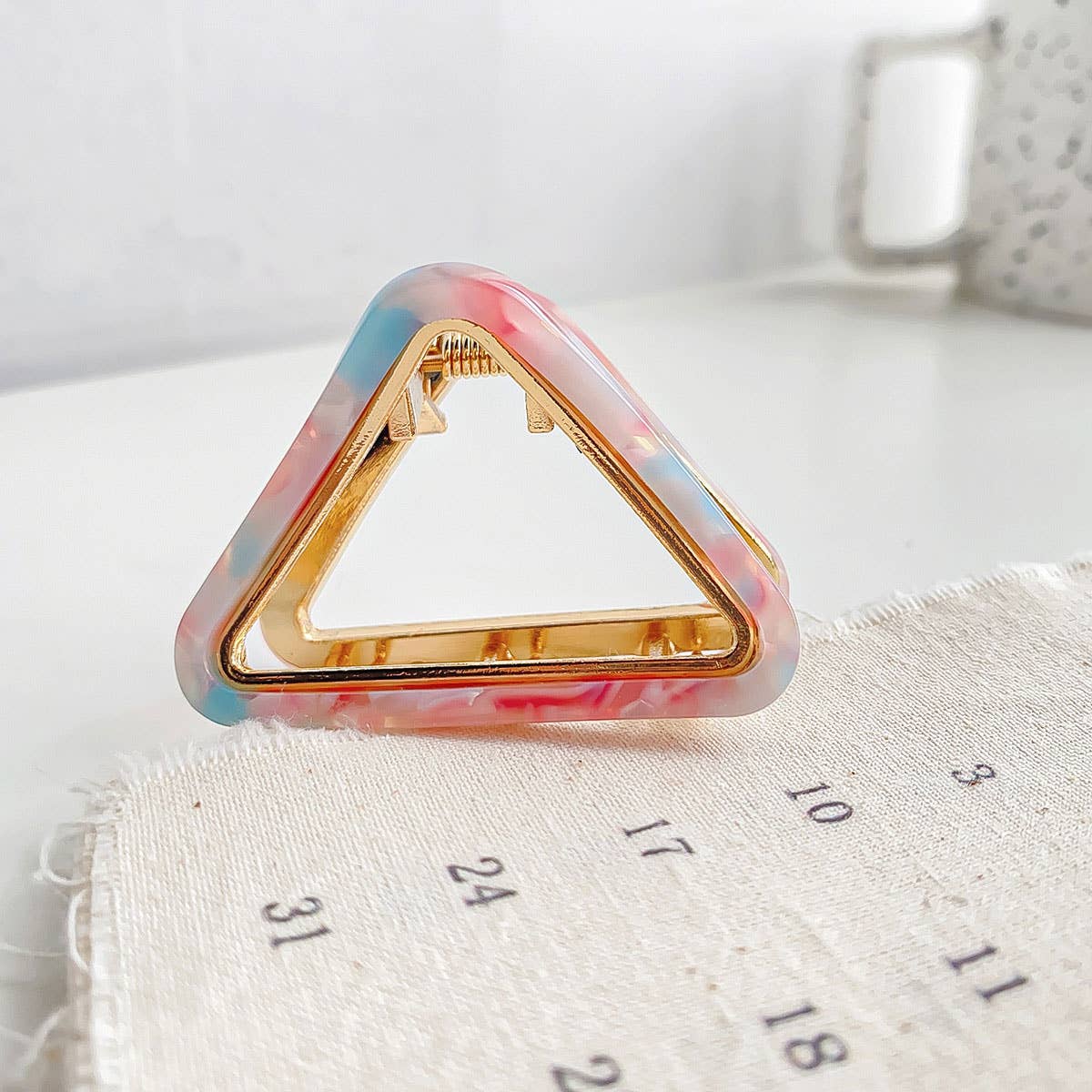 SMALL TRIANGLE ACETATE HAIR CLAW FOR PONYTAILS_CWAHA0400