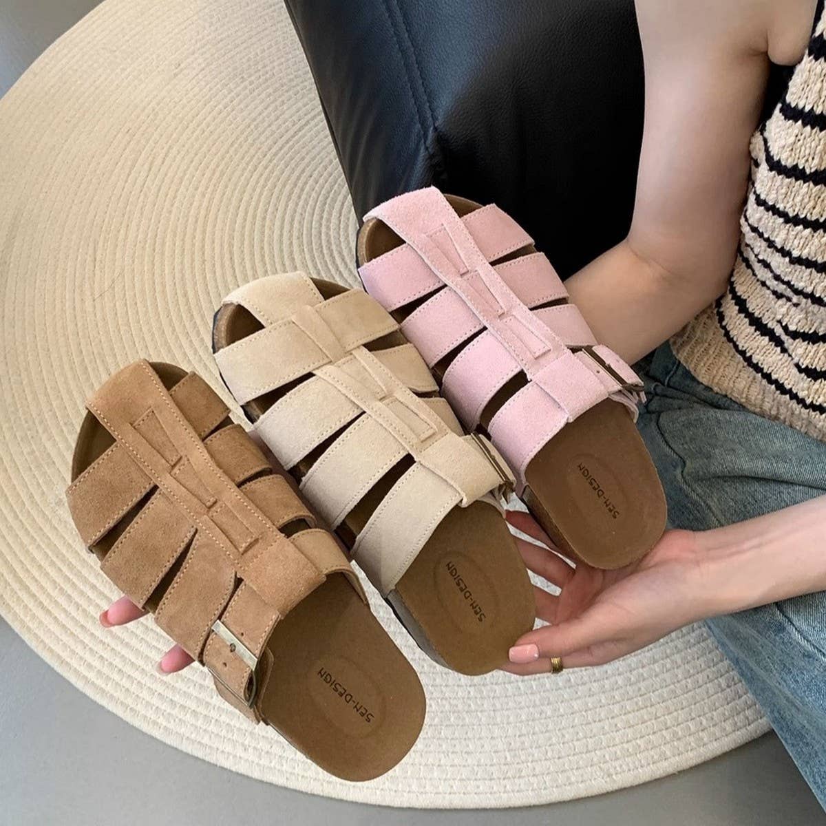 LEATHER CLOSED TOE SLIP ON FLAT MULE SANDALS_CWSHF0151