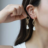 FASHIONABLE PEARL GOLD RIMMED ZINC ALLOY EARRINGS_CWAJE2814