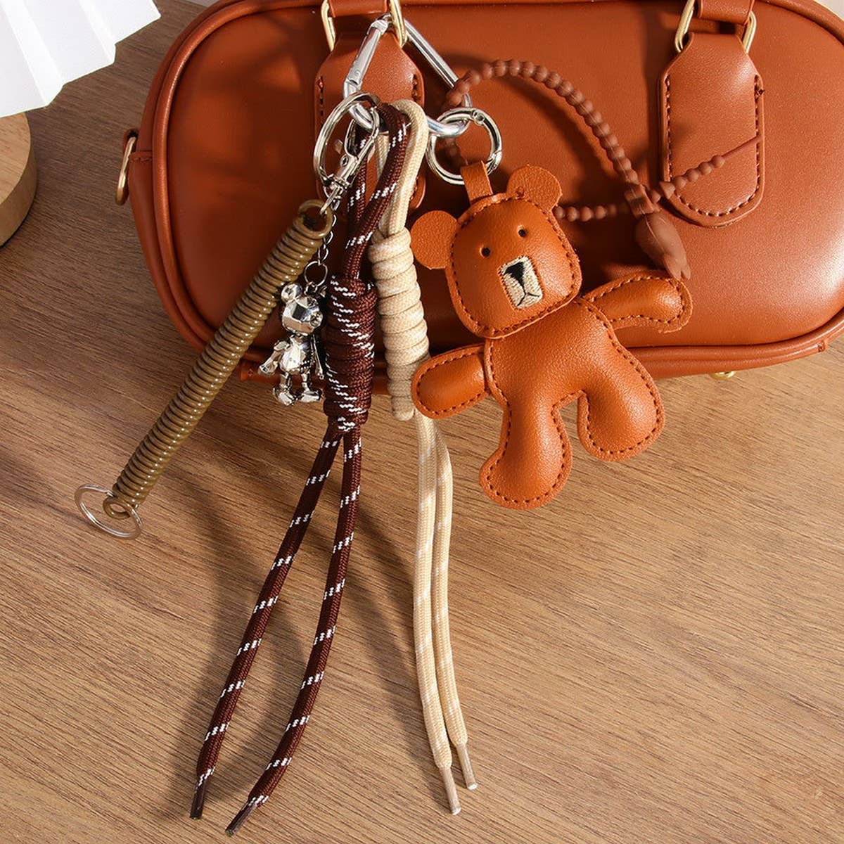 MOVABLE BROWN BEAR KEYCHAIN FAUX LEATHER ALLOY_CWMM7548
