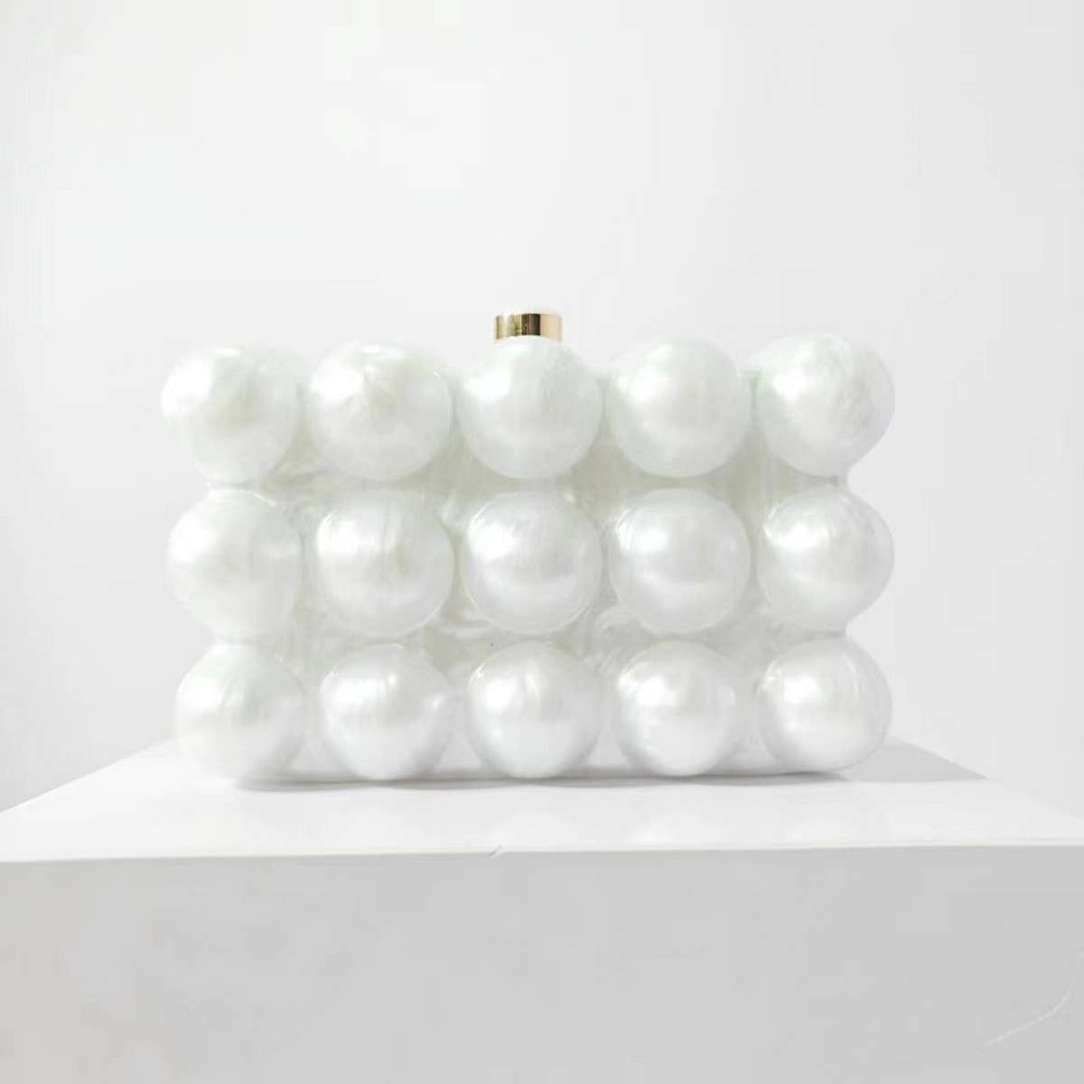 Wavy Pearl Eggshell Acrylic Crossbody Clutch Bag_Cwab5867