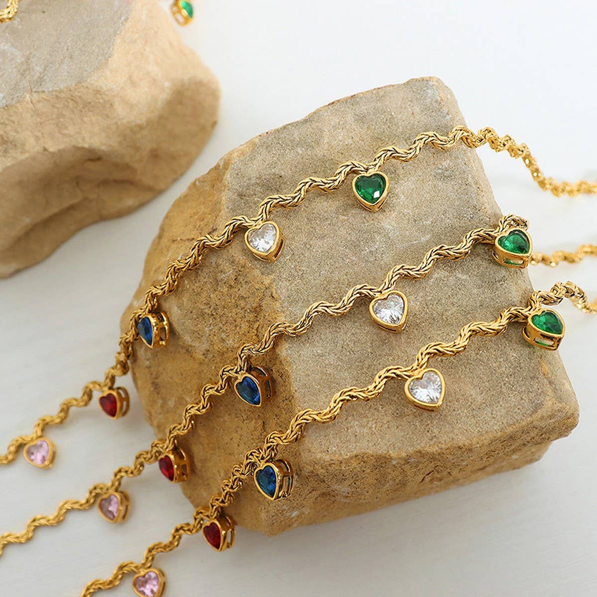 COLORED ZIRCON HEART SHAPED NECKLACE_CWAJE1082