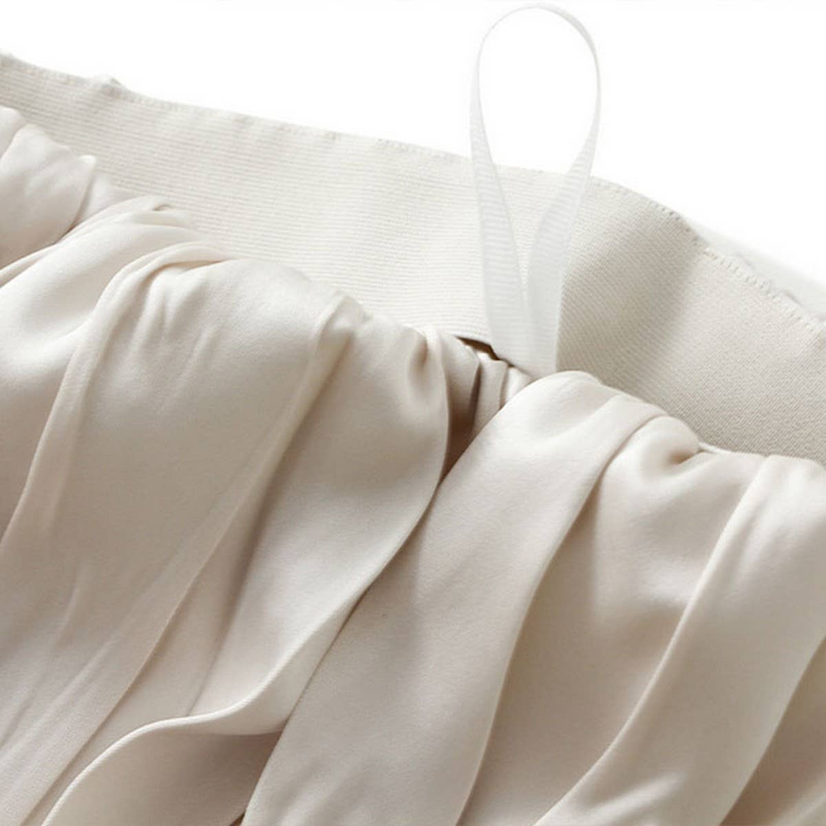 FLOWING PLEATED A LINE SKIRT WITH WIDE SWING_CWBMS0299