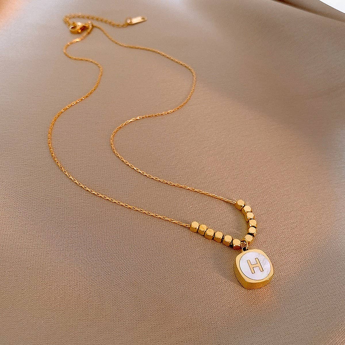 SIMPLE AND ELEGANT SQUARE LETTER NECKLACE_CWAJE2374