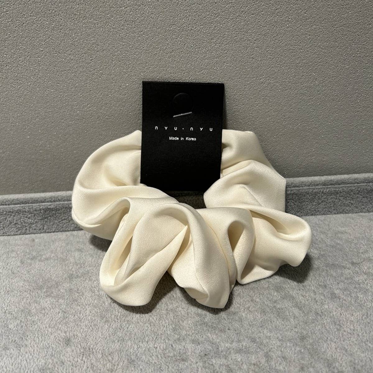 GENTLE AND ELEGANT FRENCH HAIR SCRUNCHIES_CWAHA1737