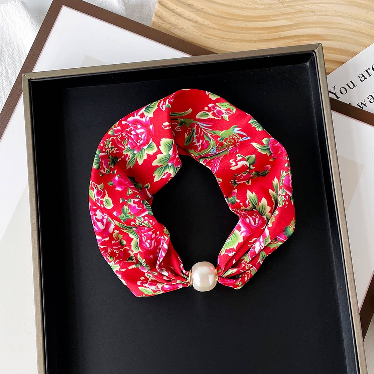 SILKY PRINT SCARF NECKLACE PEARL MAGNETIC CLASP_CWASC0820