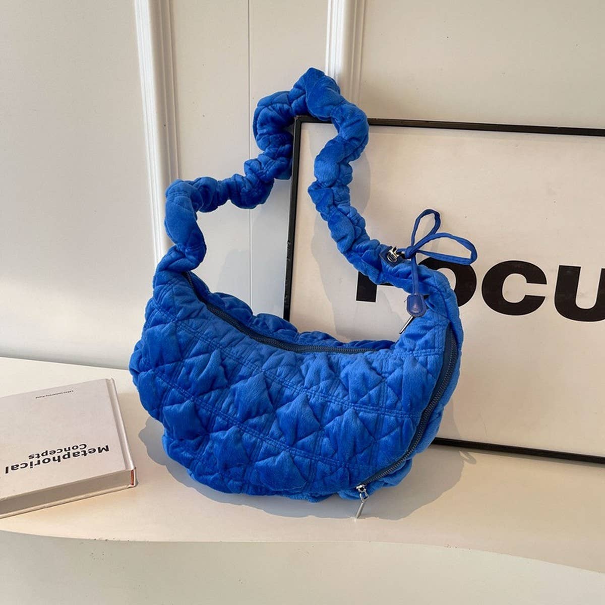 LARGE PUFFY VELVET CLOUD SHOULDER BAG_CUAB00492