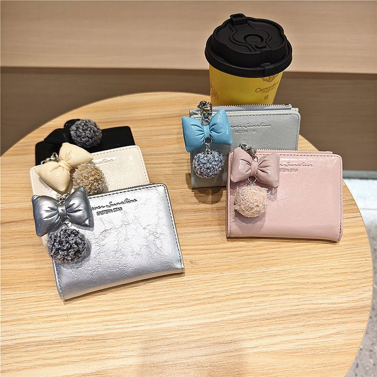 Textured Bow Pendant Bifold Wallet_Cwab06235