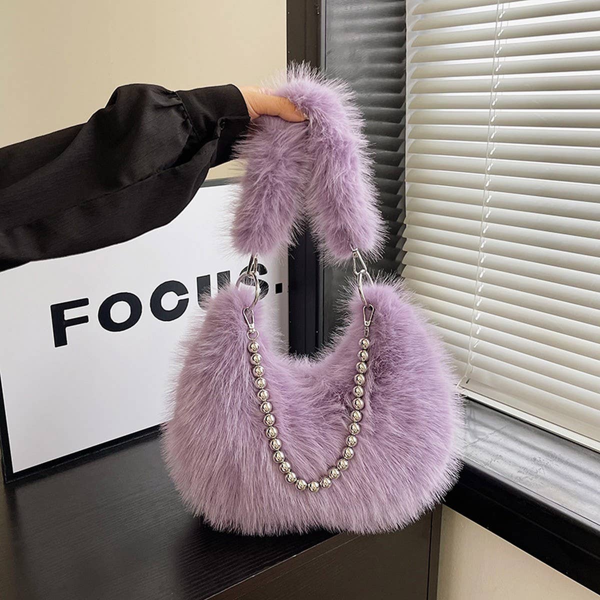 Winter Imitation Fox Fur Pearl Chain Plush Bag_Cwab3962