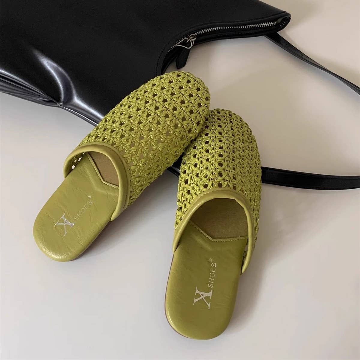 BREATHABLE FLAT MULES WITH CLOSED TOE_CWSHF0130