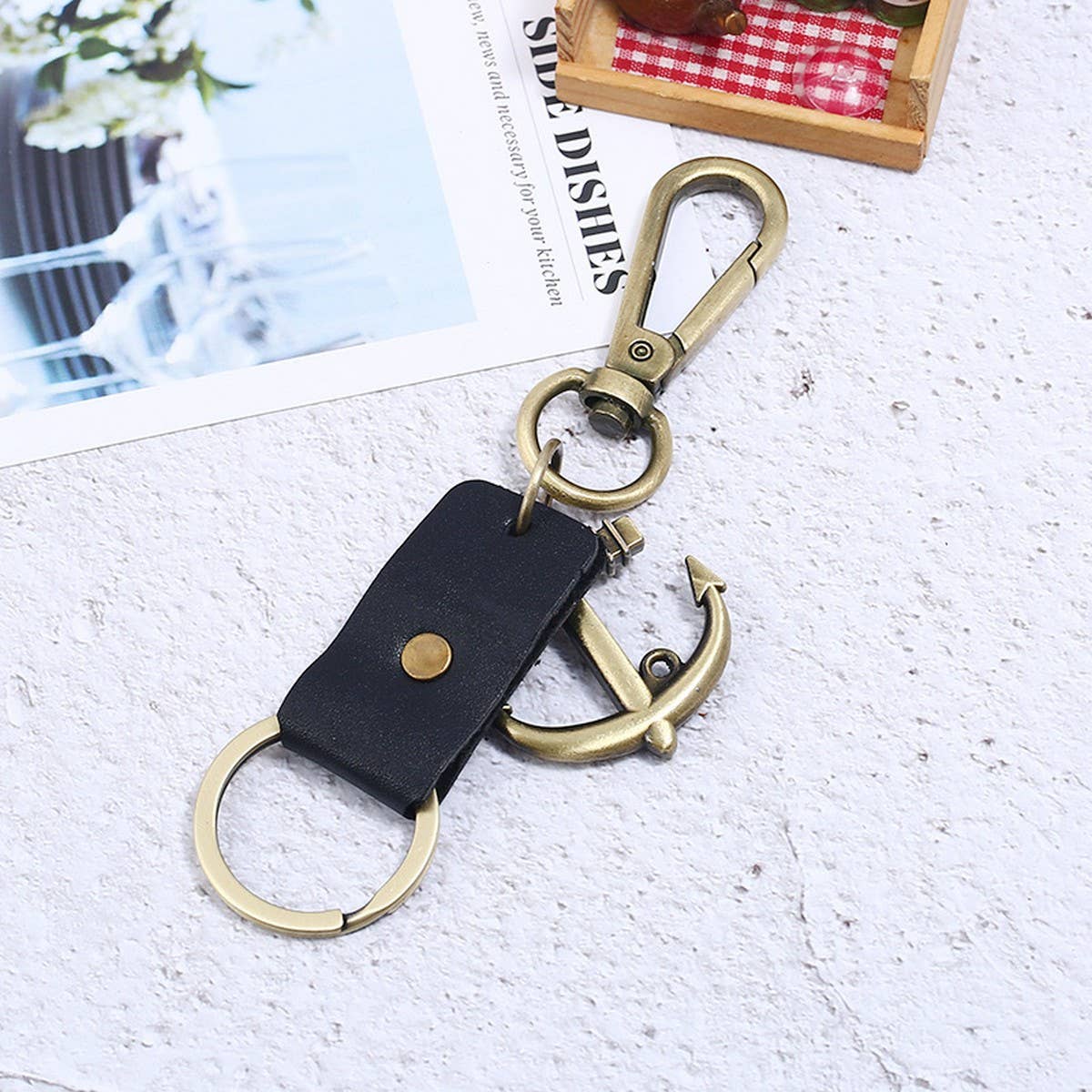 SIMPLE RETRO COWHIDE BRONZE CAR KEYCHAIN_CWMM5041