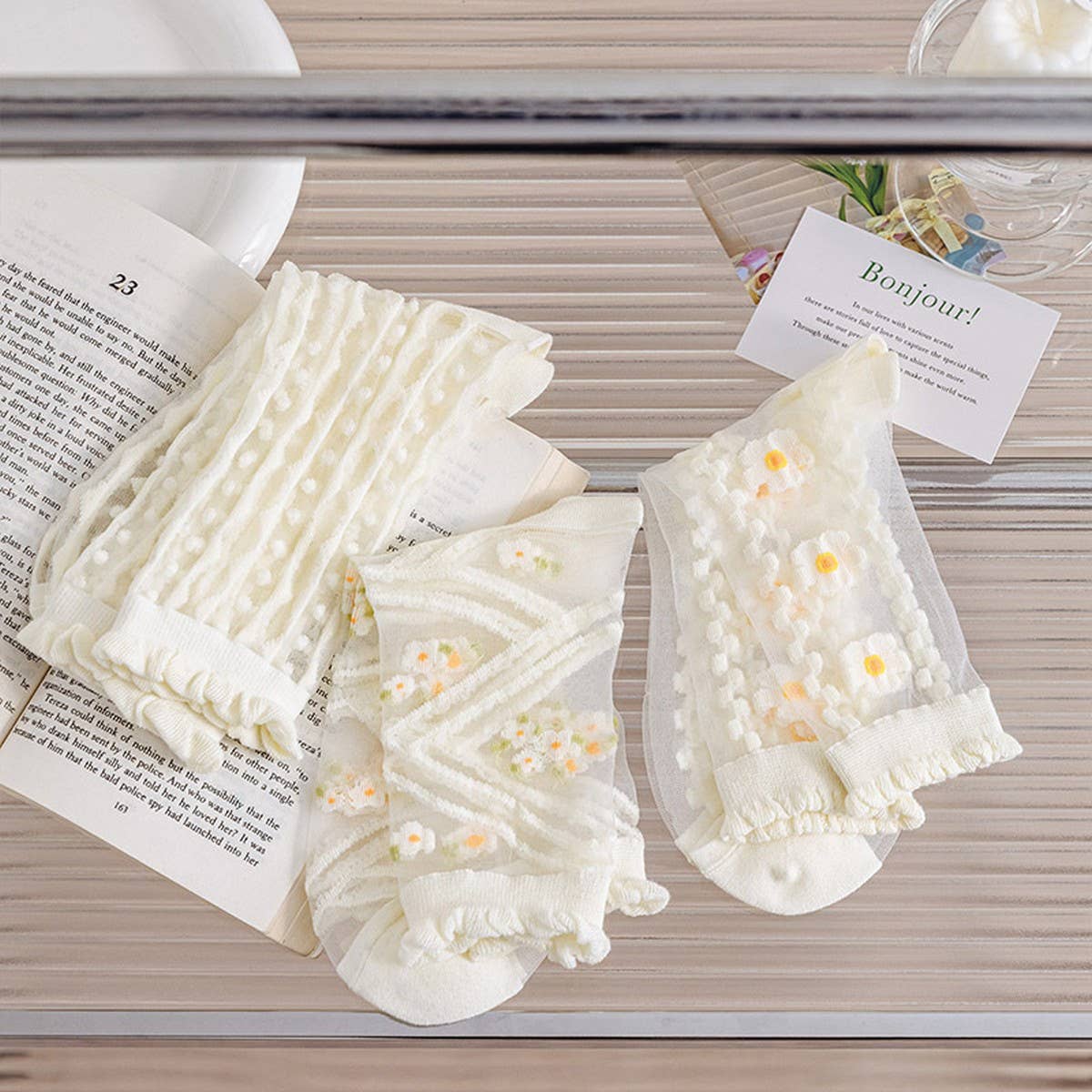 SUMMER THIN WHITE FLORAL DESIGN BOAT SOCKS_CWMS0528