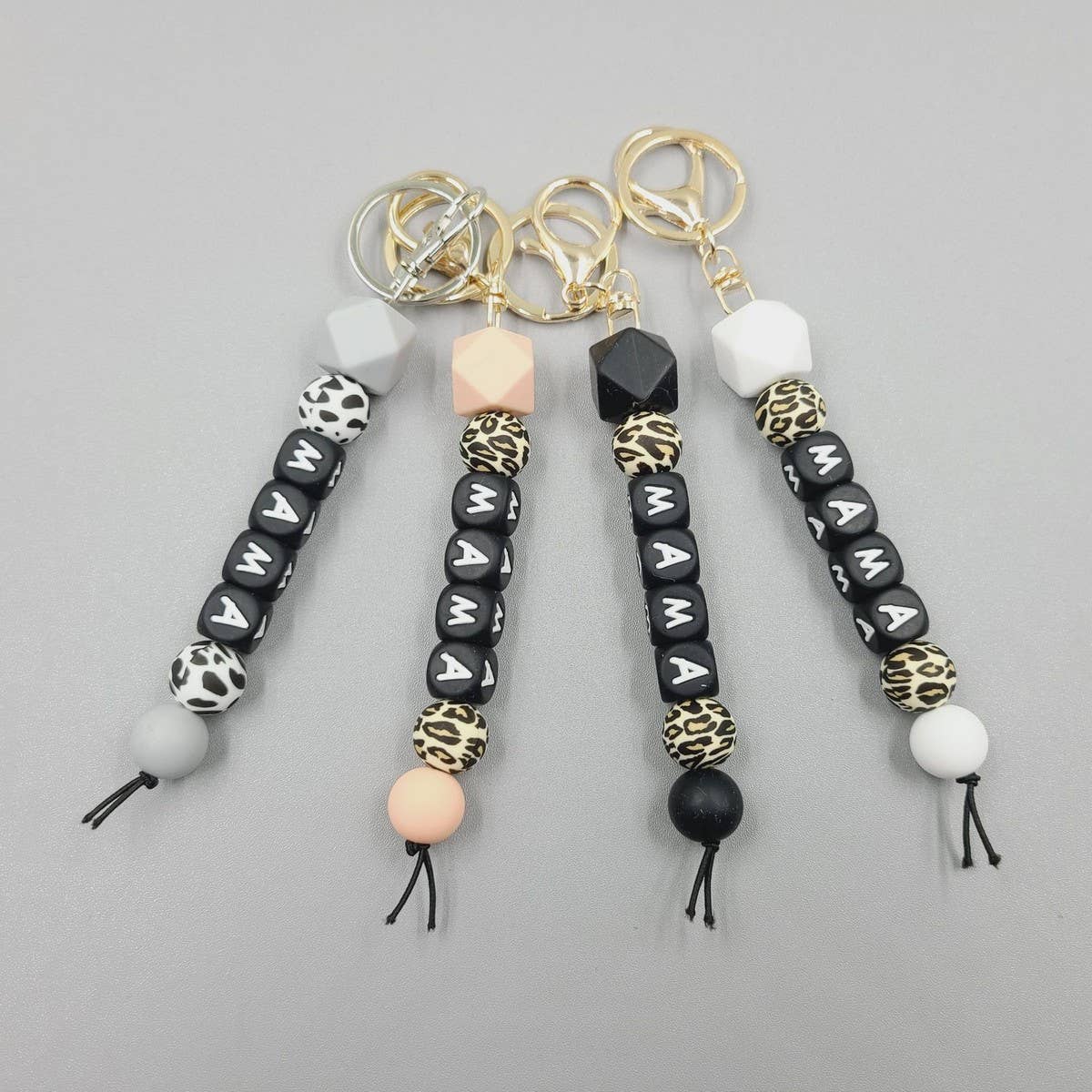 MAMA LETTER SILICONE BEAD KEYCHAIN_CWAJE1063