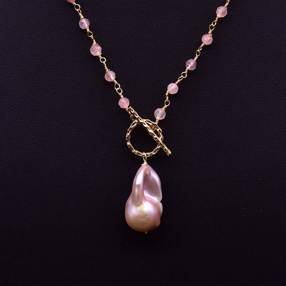 Womens Fashionable Pearl Pendant Necklace