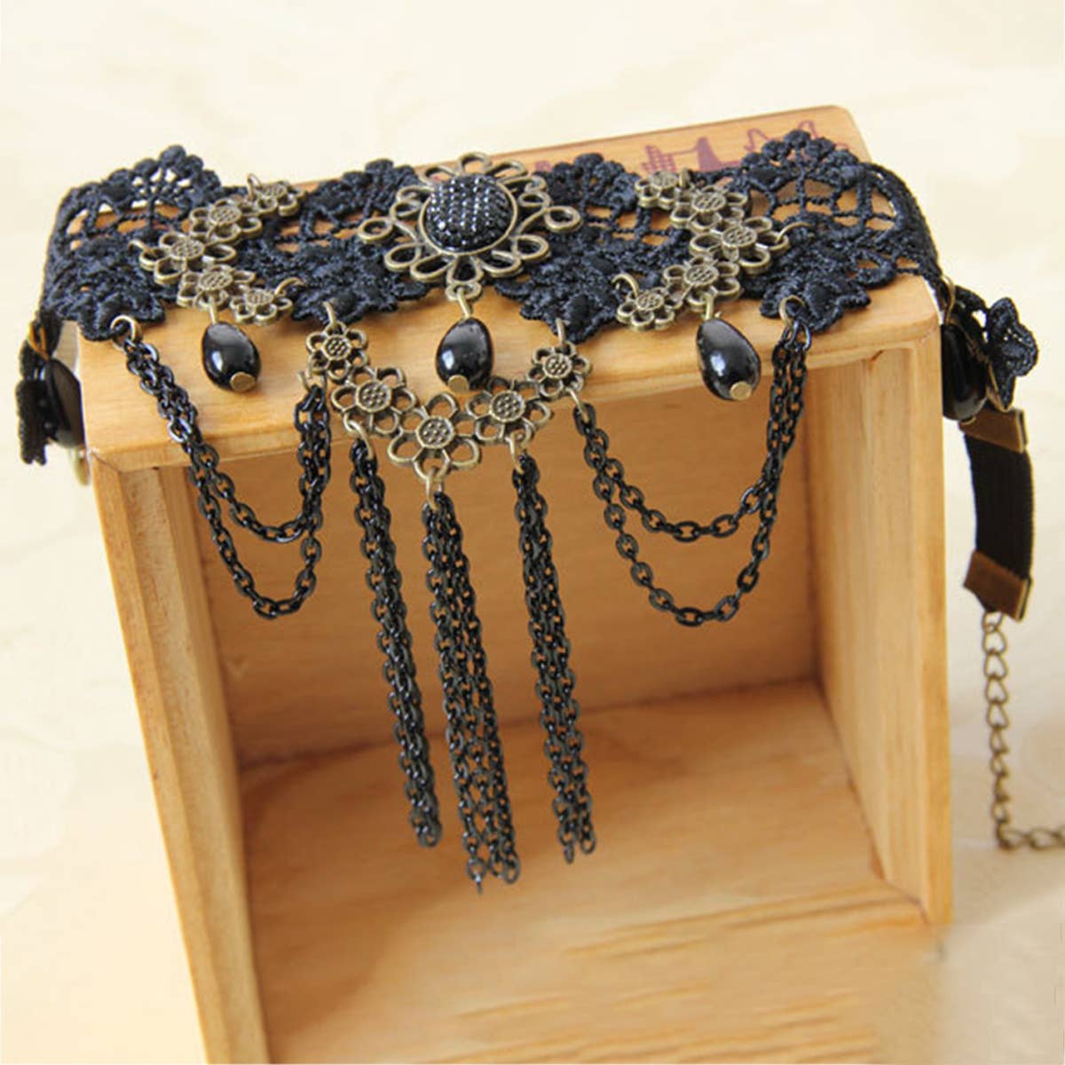 HALLOWEEN GOTHIC VAMPIRE FRINGED LACE BRACELET_CWMM0146
