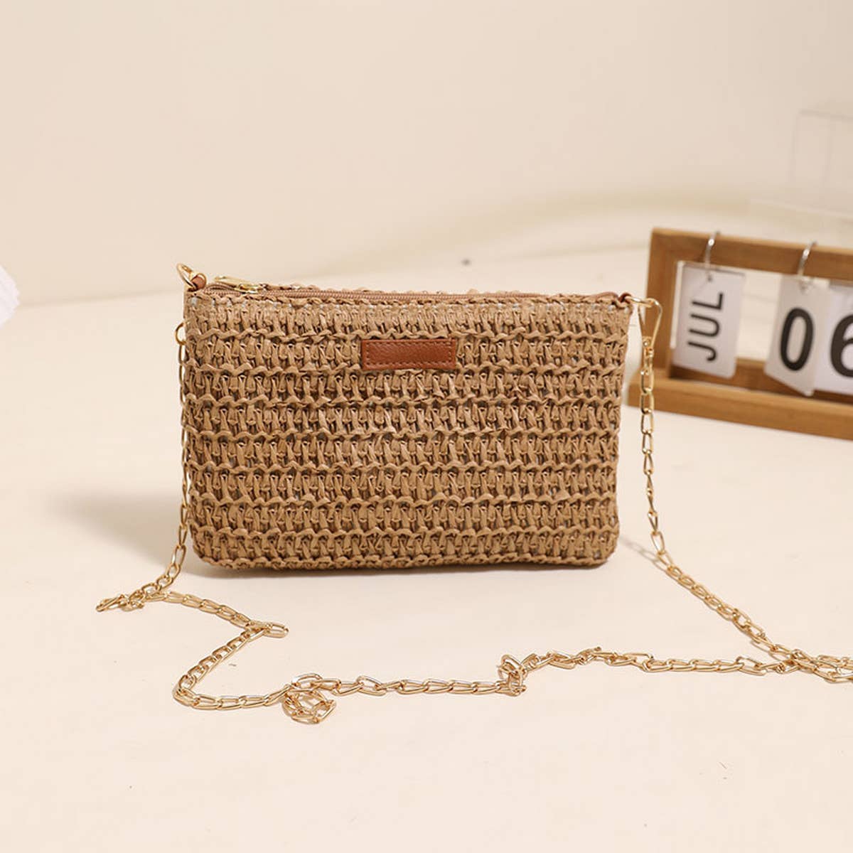 SOLID COLOR SQUARE CLUTCH WOVEN BAG_CWAB1871