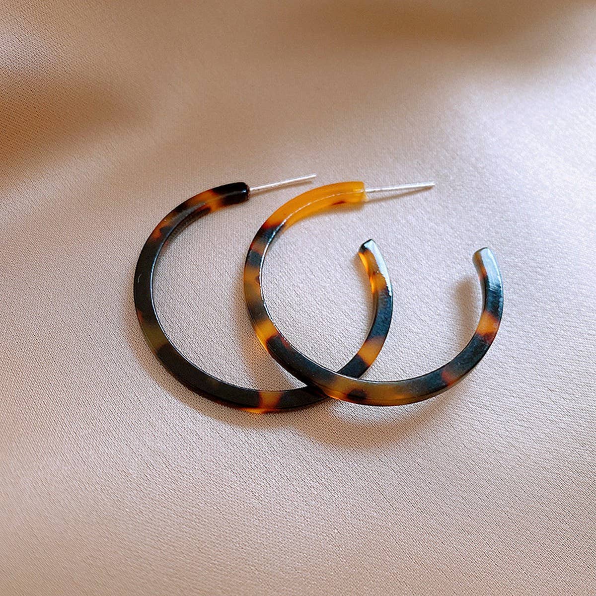 RETRO HONG KONG STYLE C SHAPED FASHION EARRINGS_CWAJE2459