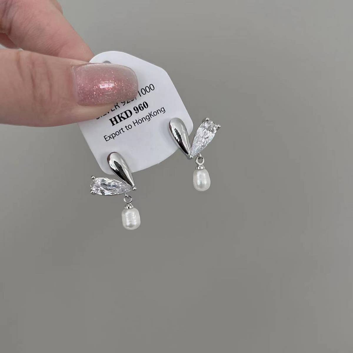 LOVE FRESHWATER PEARL STUD EARRINGS_CWAJE1297