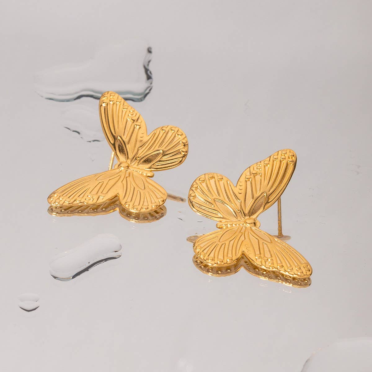 BUTTERFLY GOLD VINTAGE HOLLOW EARRINGS_CWAJE1378