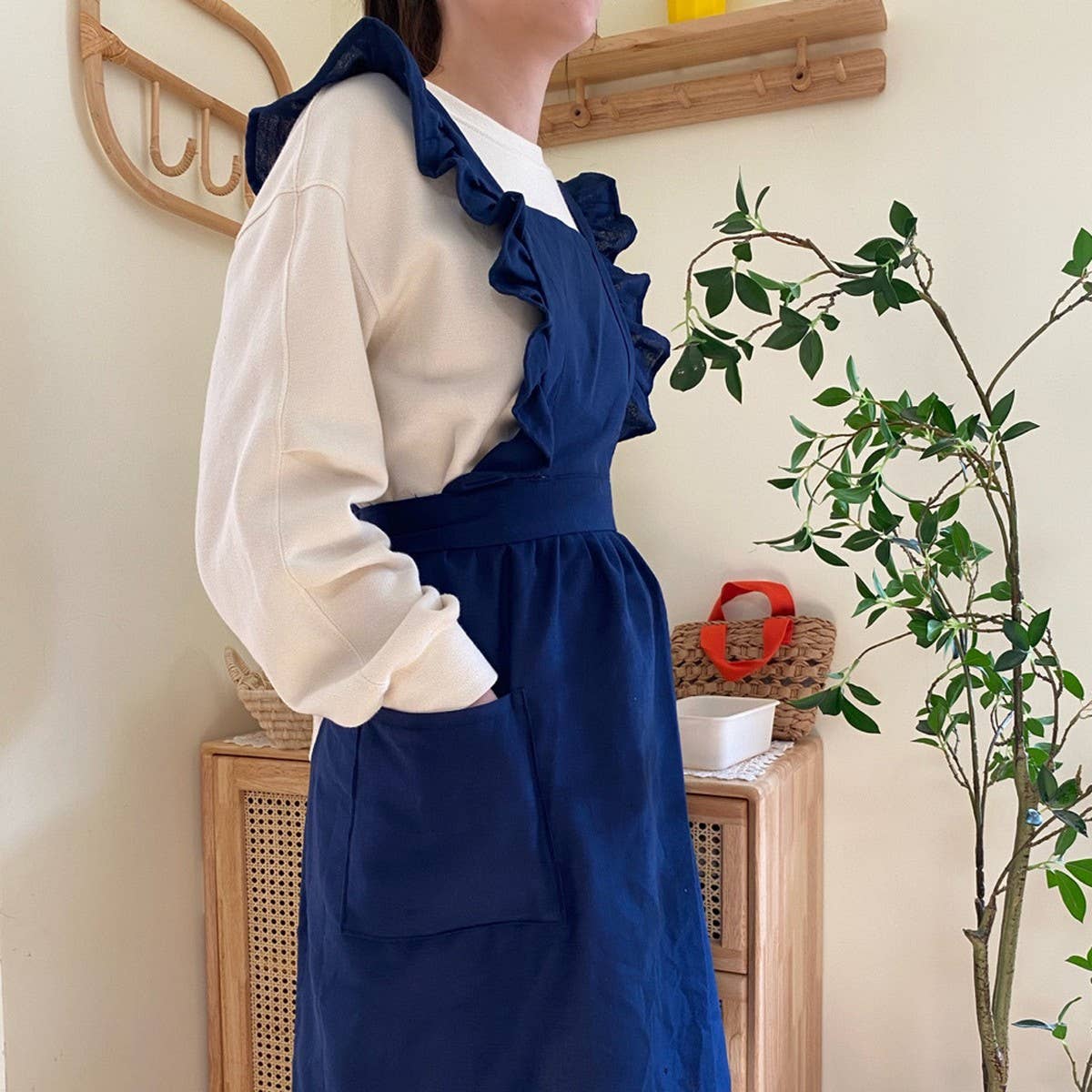 HOME CAFE ART FLORIST RUFFLED APRON_CWMM5804