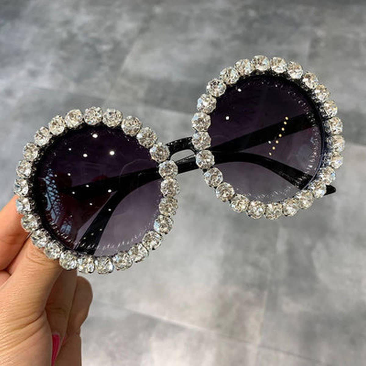 DIAMOND EXAGGERATED ROUND FRAME SUNGLASSES_CWASG0789