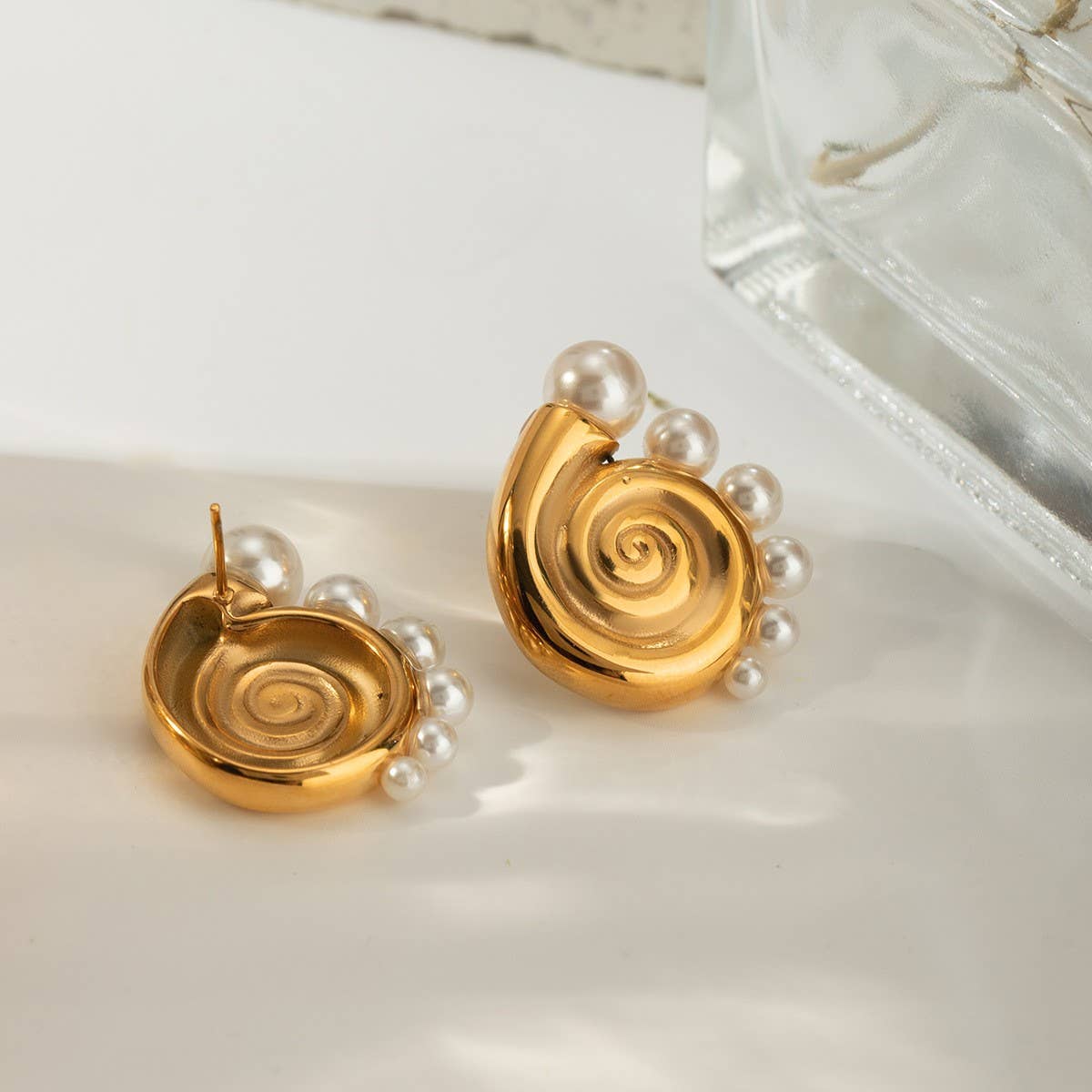 18K GOLD STAINLESS STEEL CONCH PEARL EARRINGS_CWASC1674