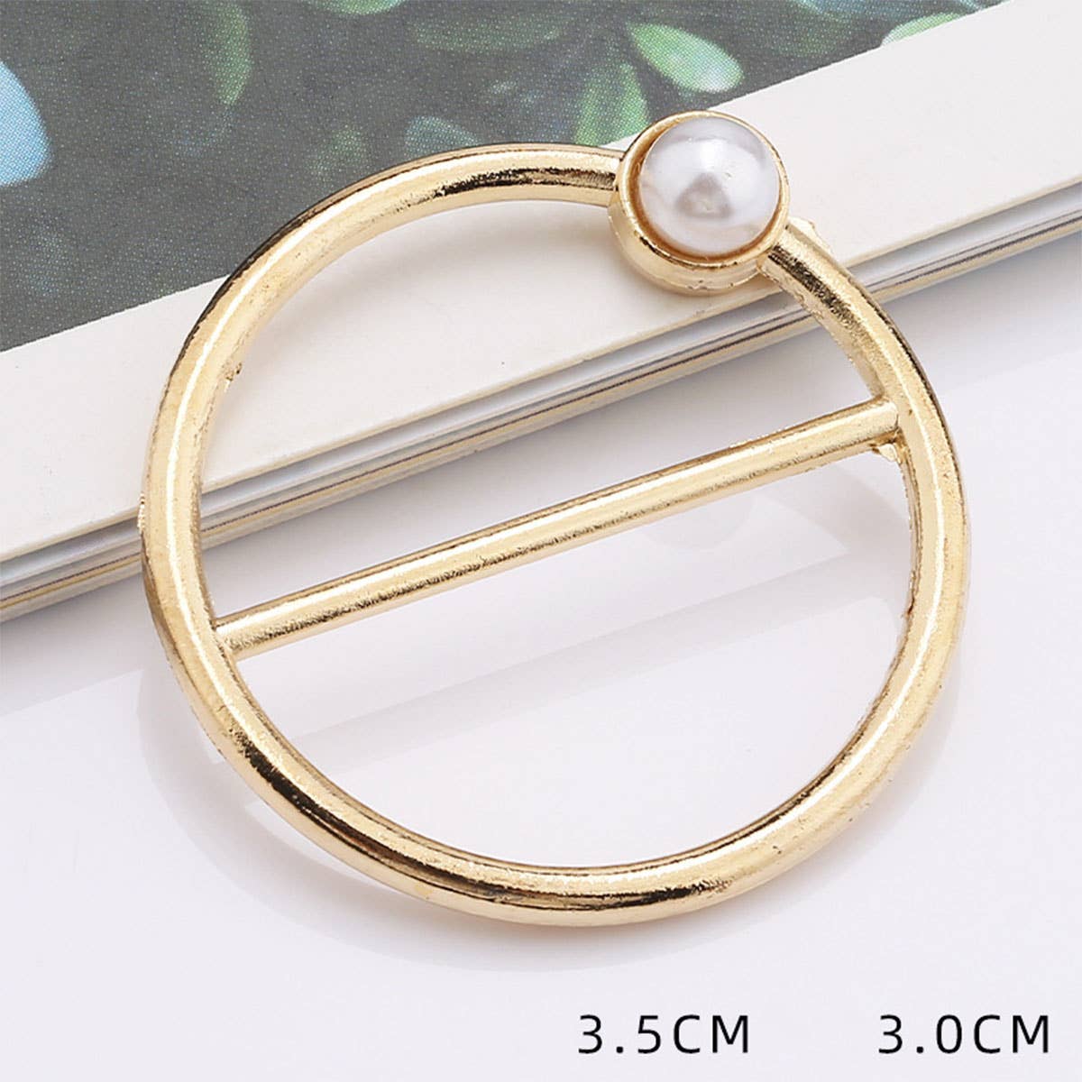 METAL HEM WITH PEARLS AND DIAMONDS SCARF RING_CWMM2152