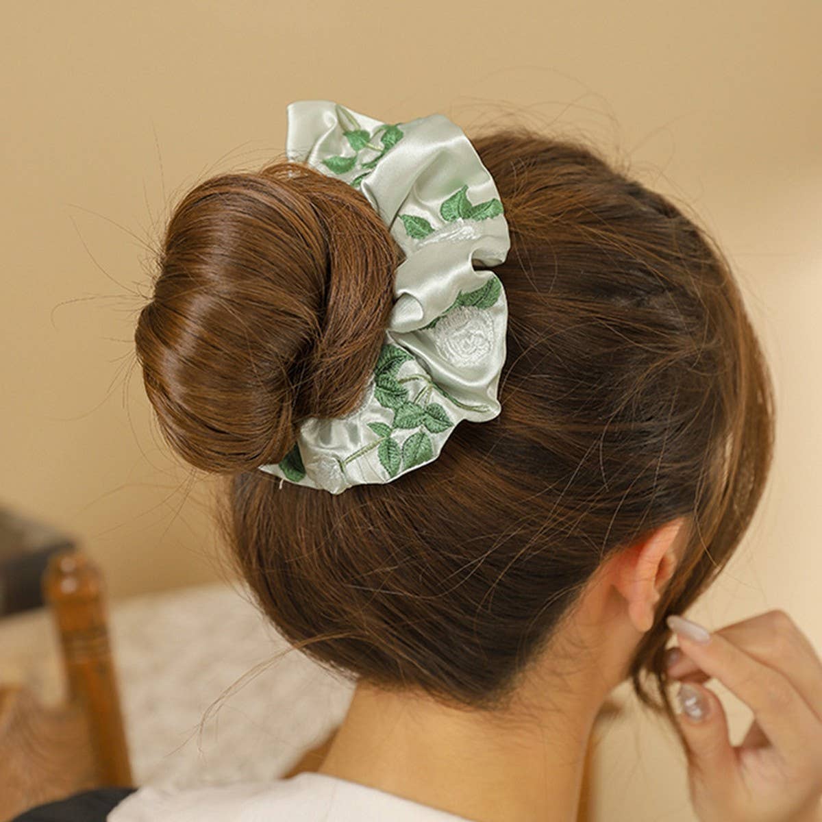 White Rose Embroidered Hair Tie For Qipao Hanfu
