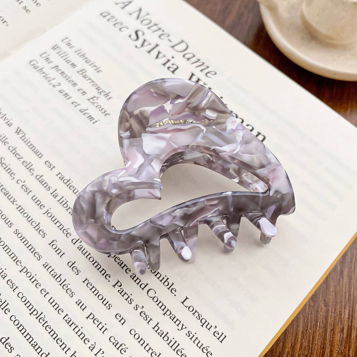 SWEET HEART HAIR CLAW CHIC ACETATE BUN CLIP_CWAHA0733