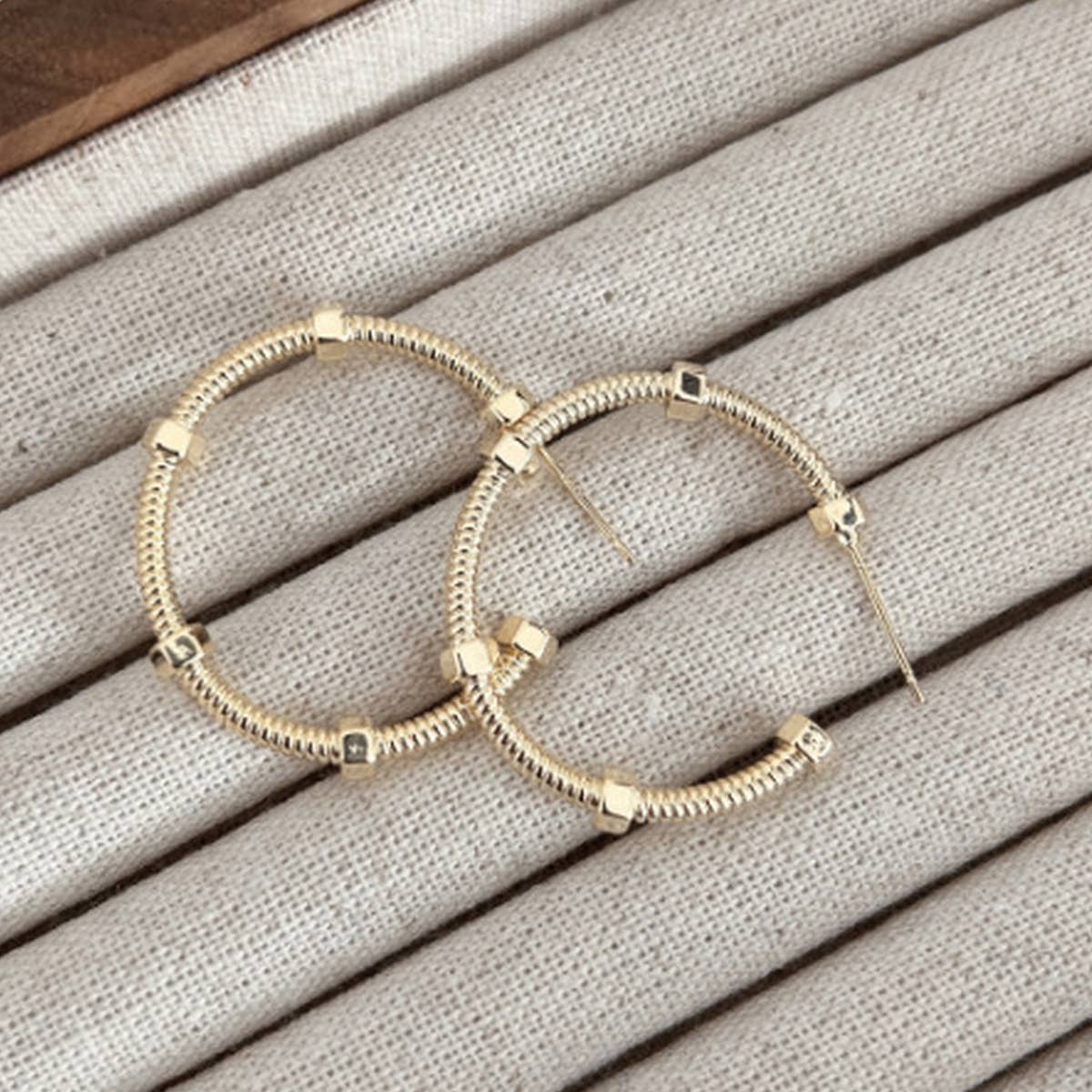 PERSONALIZED SCREW CAP CURVED EARRINGS_CWAJE1453