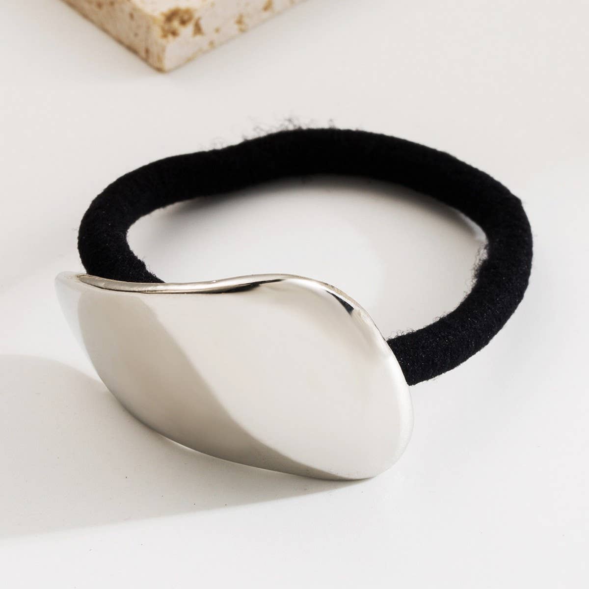 MINIMALIST METAL HEART SQUARE ELASTIC HAIR TIE_CWAHA6249
