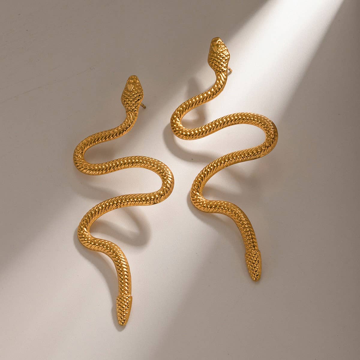 GOLD CURVED SNAKE DESIGN TITANIUM EARRINGS_CWASC1640
