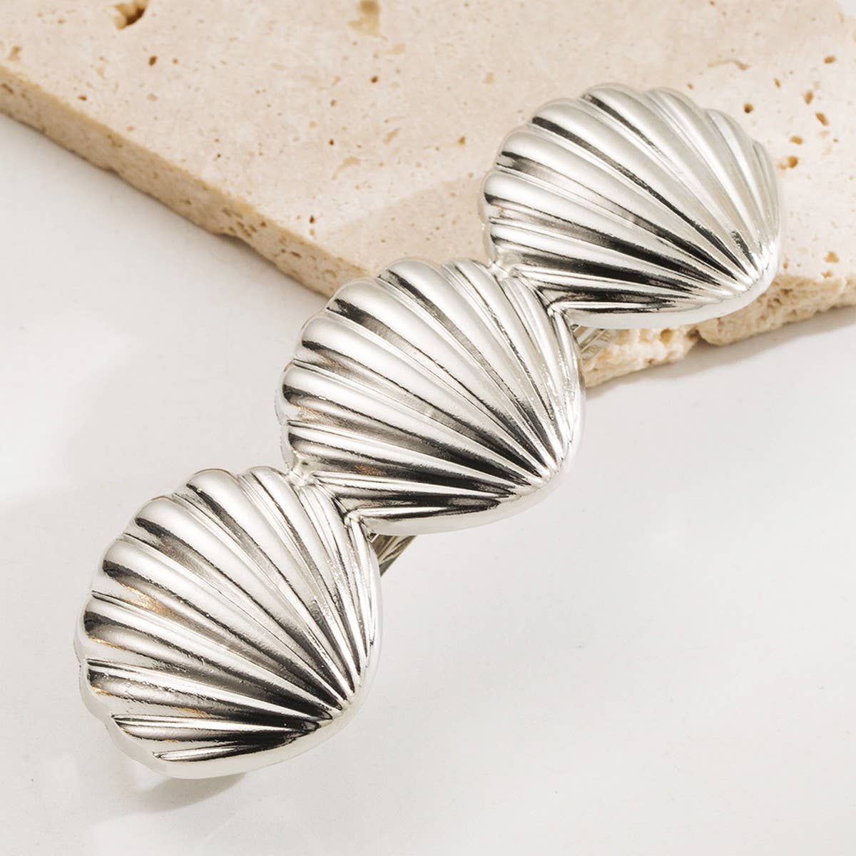 MINIMALIST METAL HEART LEAF SHELL PONYTAIL CLIP_CWAHA6179